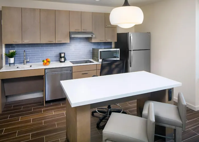 Hyatt House Capitol 3*