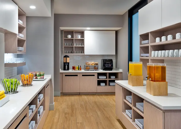 Hyatt House Capitol 3*