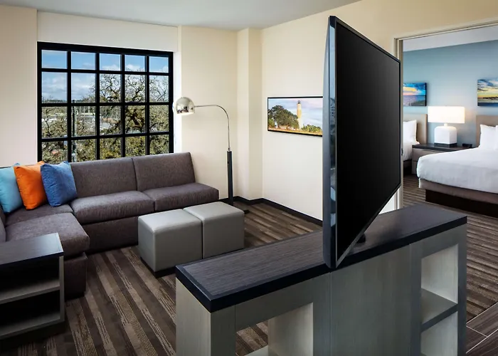 Hyatt House Capitol 3*