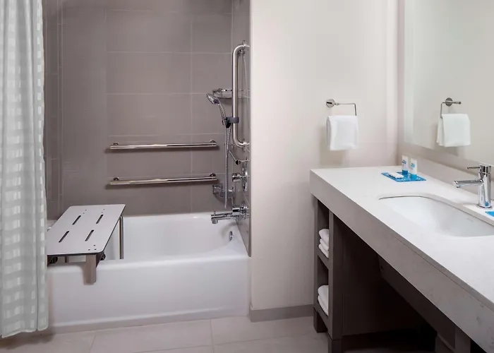 Hyatt House Capitol Hotel 3*
